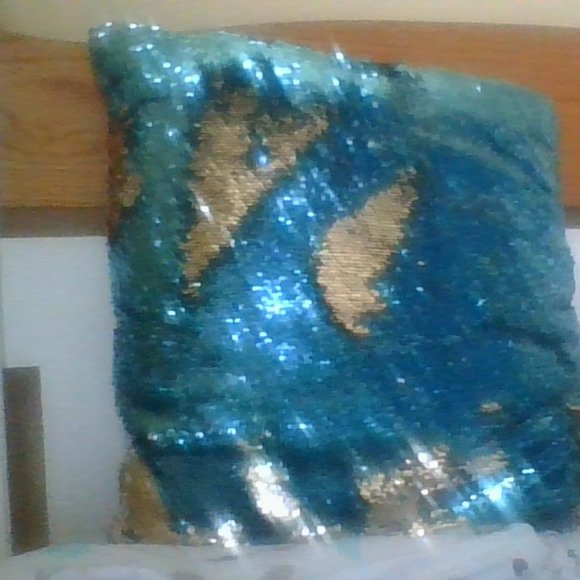 sequins pillow - Picture 4 of 5